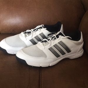 Golf shoes